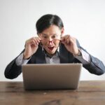 Cum sunt protejate drepturile persoanelor afectate de relocări forțate?